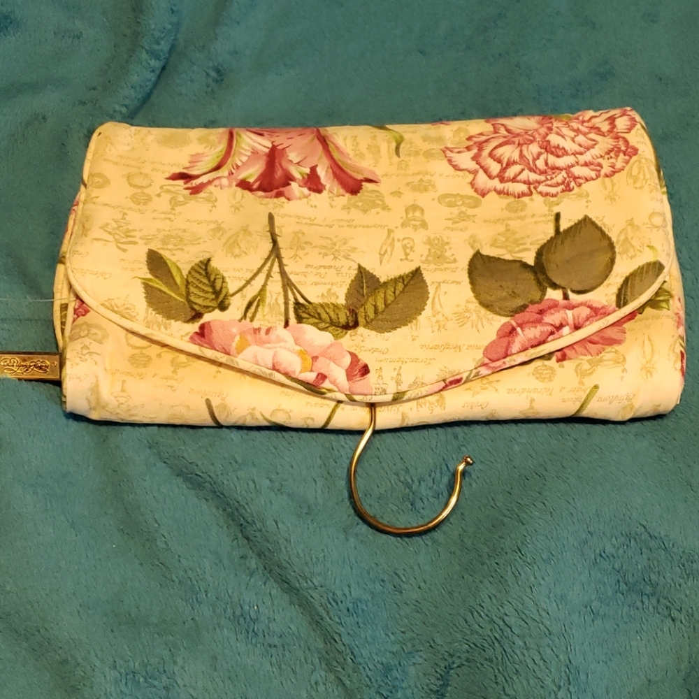 Cosmetic bag